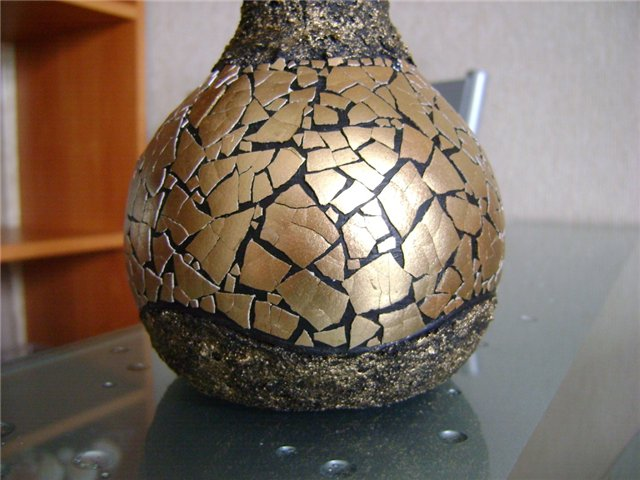 Декупаж на бутылке с яичной скорлупой Декупаж на бутылке с яичной скорлупой