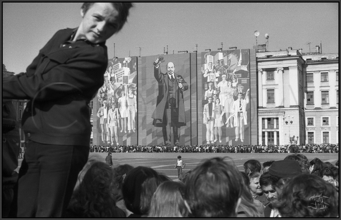Портрет вождя на Дворцовой Площади. 9 мая 1982 года (700x452, 166Kb)