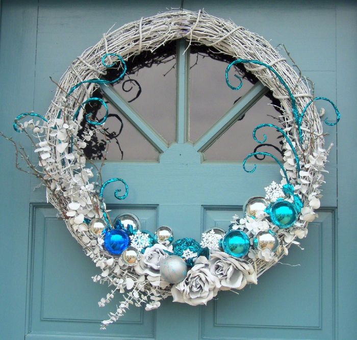 White and blue wreath redo 007 (700x667, 590Kb)