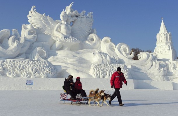 28-ой Харбинский международный фестиваль снега и льда, Харбин, провинция Хэйлунцзян, Китай, 26 декабря 2011 года.