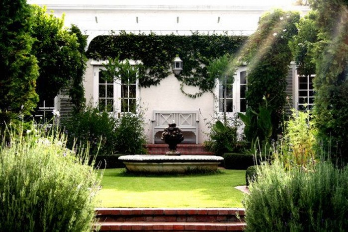 Элегантная простота - колониальный стиль сада