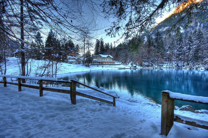 На холодно-синем стекле воды - Blausee 35105