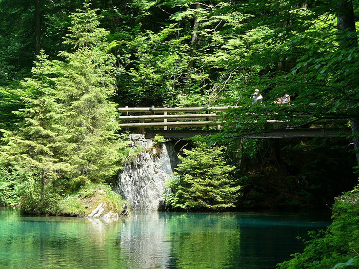 На холодно-синем стекле воды - Blausee 34415