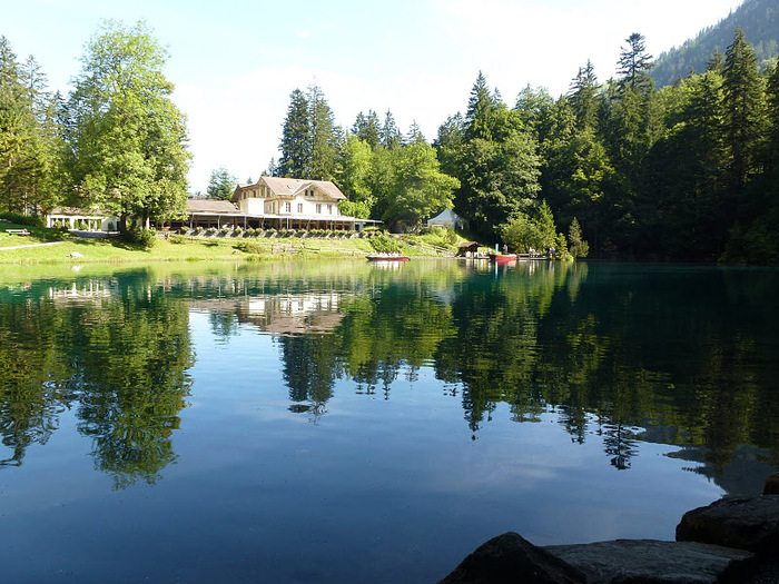 На холодно-синем стекле воды - Blausee 58176