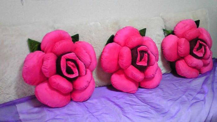 Как сделать подушки-цветы?