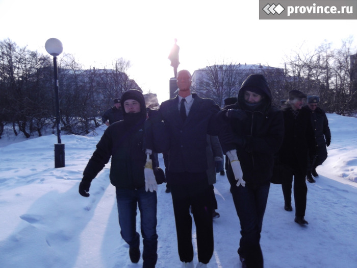 Похороны Владимира Путина возле Кремля,  Нижний Новгород,18 февраля 2012 года./2270477_7_1_ (700x525, 89Kb)