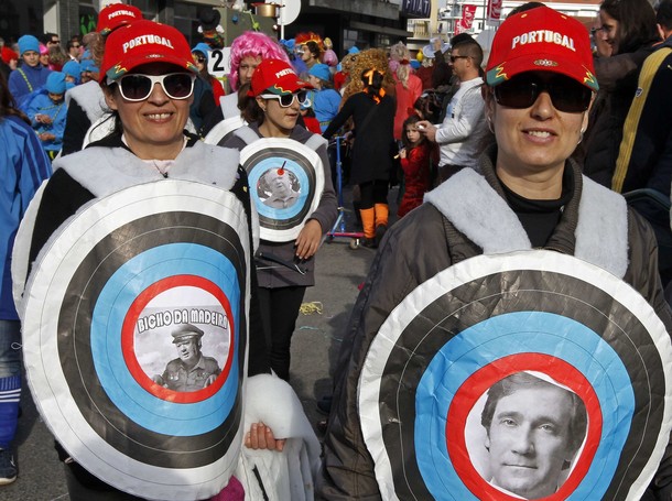 Карнавальный парад в Торреш (Carnival parade in Torres Vedras), Португалия, 21 февраля 2012 года