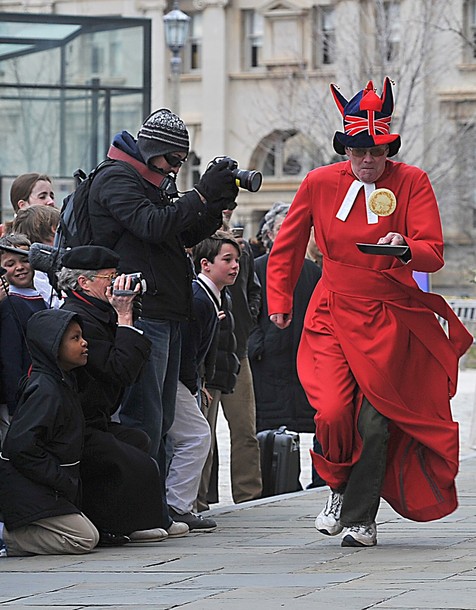 Блинная гонка в Национальном соборе (Washington National Cathedral Pancake Race), Вашингтон, 21 февраля 2012 года