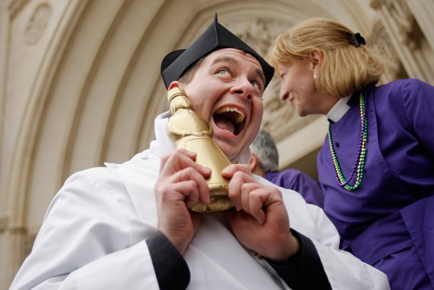 Блинная гонка в Национальном соборе (Washington National Cathedral Pancake Race), Вашингтон, 21 февраля 2012 года /3327457_376 (610x407, 54Kb)