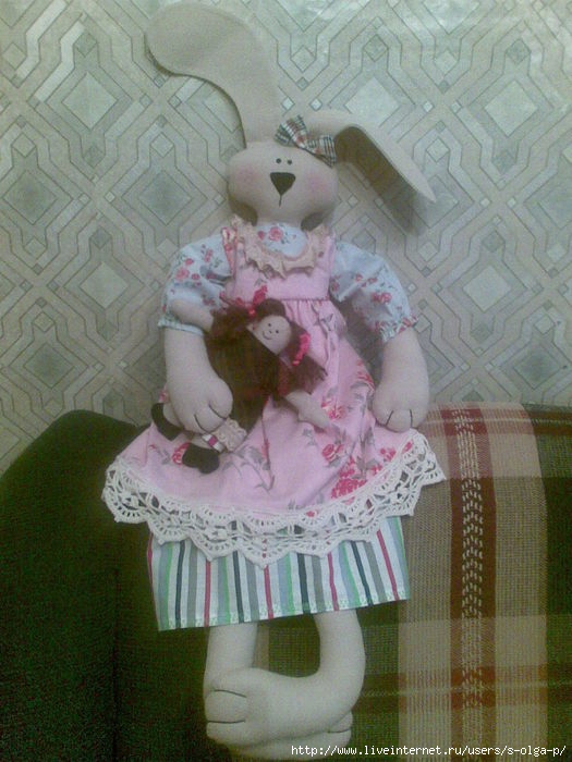 Наташка с куклой Фенькой (525x700, 206Kb)