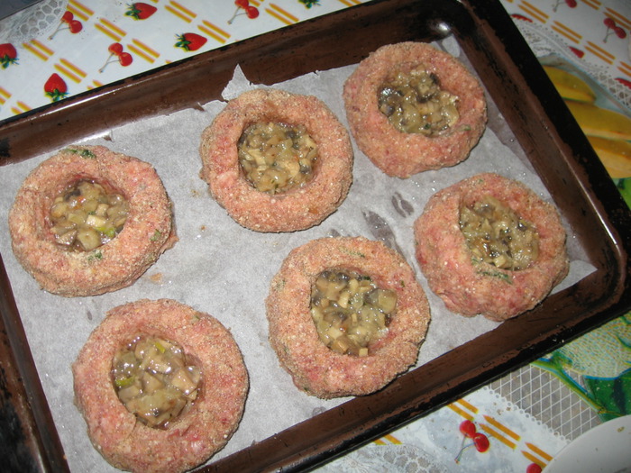 Котлеты из фарша с грибами и сыром в духовке рецепт Котлеты из фарша с грибами и сыром в духовке рецепт