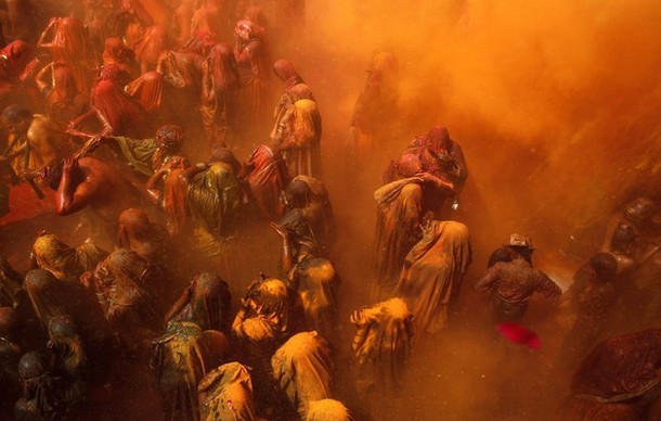 Холи фестиваль цветов (Holi festival of colours) в Балдев храме, Даужи, Индия, 9 марта 2012 года/3327457_91 (610x388, 58Kb)