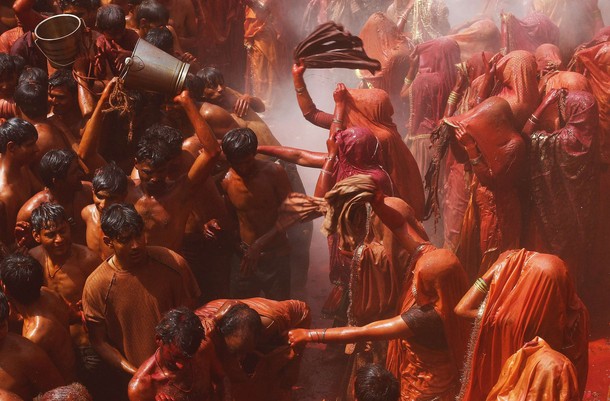 Холи фестиваль цветов (Holi festival of colours) в Балдев храме, Даужи, Индия, 9 марта 2012 года/3327457_100 (610x401, 80Kb)