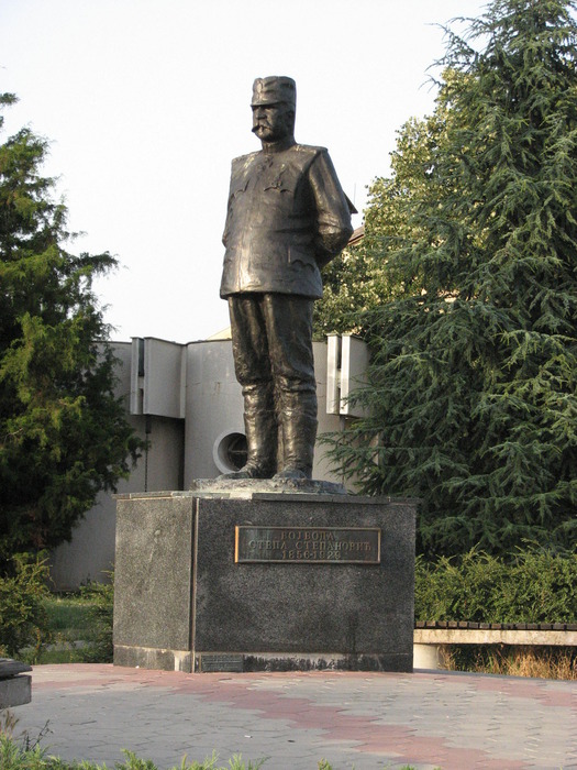 Stepa_Stepanovic_monument_in_Kumodraz (525x700, 145Kb)