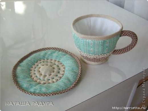 Текстильный сувенир для кухни. Чайник и чашка (2) (520x390, 89Kb)