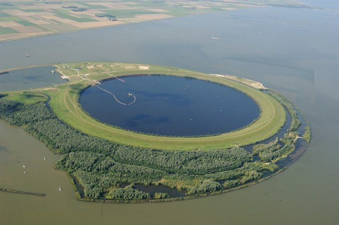 очистка озера Кетельмеер Нидерланды 2 (700x464, 207Kb)