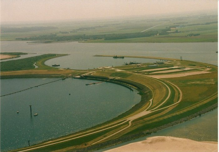 очистка озера Кетельмеер Нидерланды 6 (700x485, 224Kb)