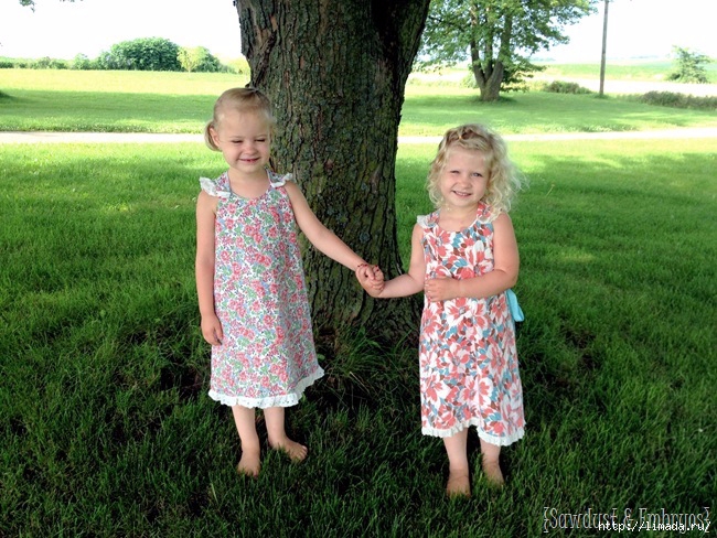 Easy-wrap-around-dresses-for-little-girls...-tutorial-and-free-PDF-pattern-Sawdust-and-Embryos (650x488, 307Kb)