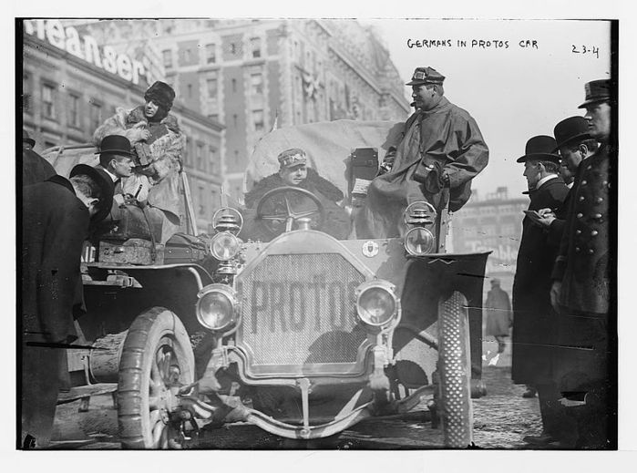 800px-New_York_to_Paris_race_Germans_in_Protos_car%2C_New_York (700x519, 66Kb)