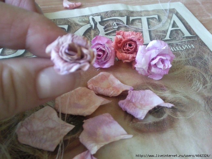 Цветы из бумаги - розы и хризантемы