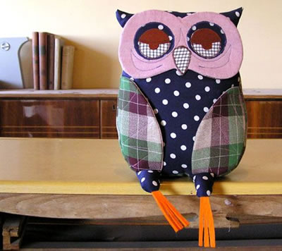 1335364733_odelia_makes_owl_doll (400x356, 32Kb)