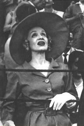 Greta Garbo  toros (300x400, 16Kb)