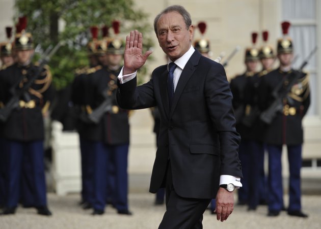 maire de Paris Bertrand Delanoë arrive à l'Elysée pour assister à la cérémonie (630x451, 38Kb)