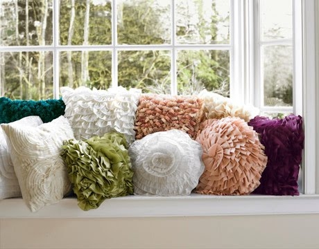 ruffled-pillows.1297844952 (460x360, 108Kb)