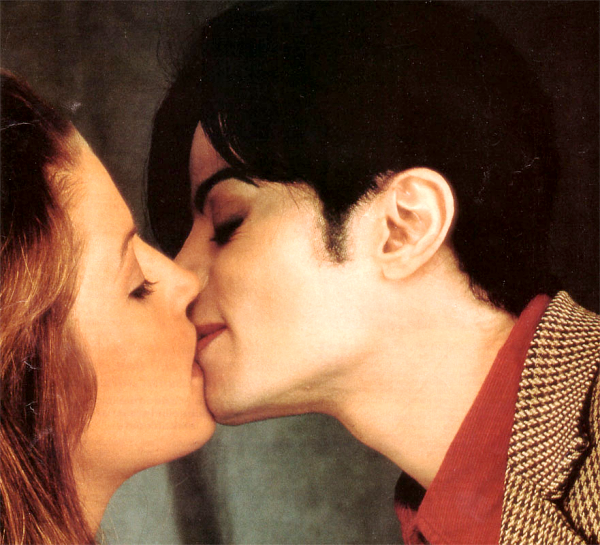 Michael-Jackson-and-Lisa-Marie-Presley-43274059741 (600x545, 532Kb)