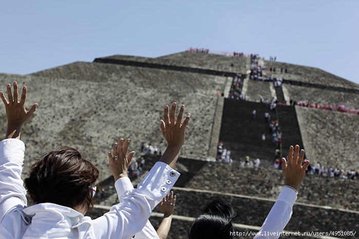 Teotihuacan-Mexico-People-002 (700x466, 189Kb)