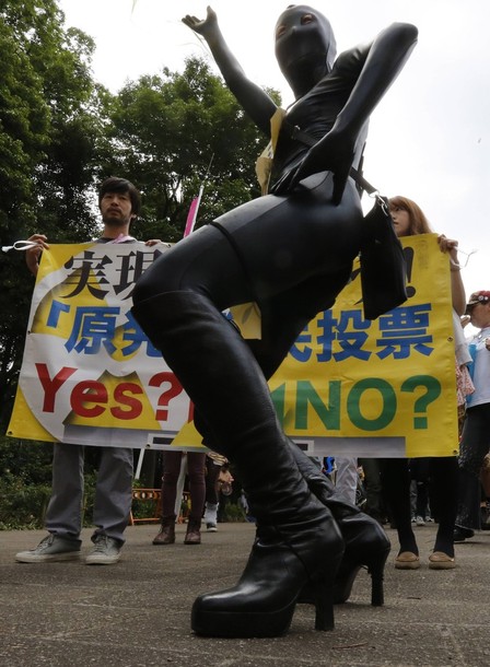 Митинг против ядерных реакторов в Японии, Токио 3 июня 2012 года.