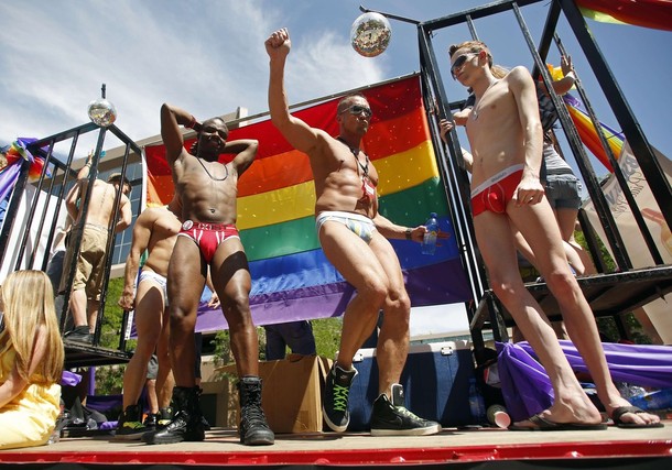 Гей-парад в Солт-Лейк-Сити (gay pride parade in Salt Lake City), штат Юта , 03 июня 2012 года.