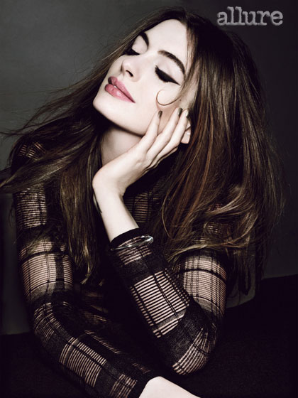 anne-hathaway-cover-shoot-2 (420x560, 52Kb)