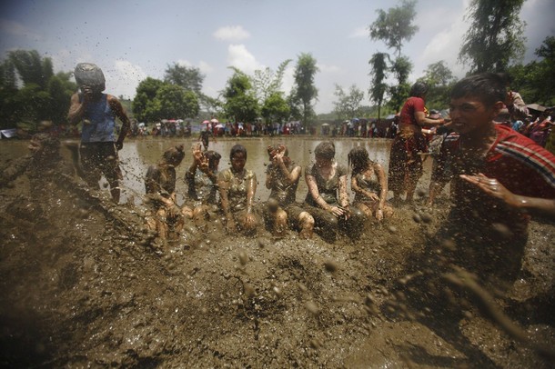 Праздник посадки риса (Asar Pandhra festival), в Покхаре, Непал, 29  июня 2012 года