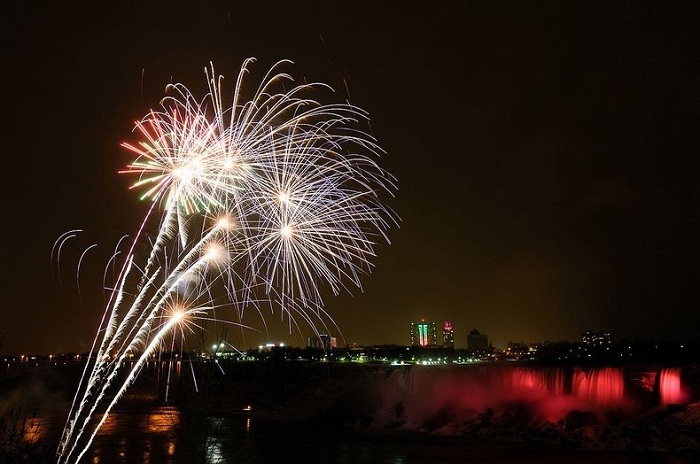 3925073_niagarafallslights5 (700x464, 98Kb)