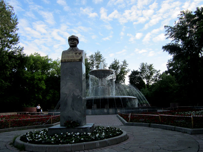 92 Девичье поле Памятник Фрунзе (700x525, 130Kb)
