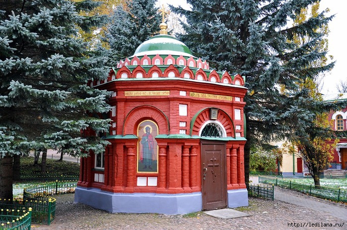 Псково-Печерский монастырь43 (700x464, 360Kb)