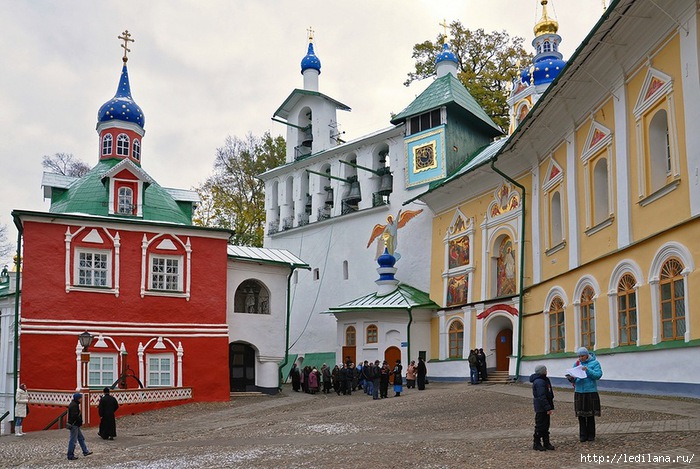 Псково-Печерский монастырь34 (700x469, 268Kb)