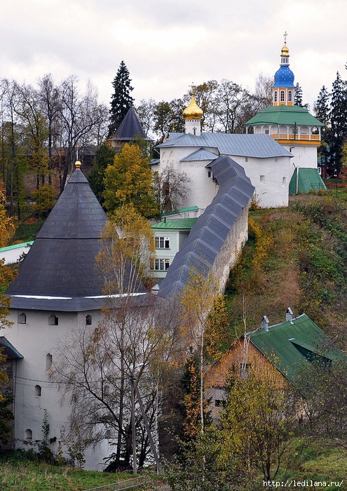 Псково-Печерский монастырь16 (495x700, 333Kb)