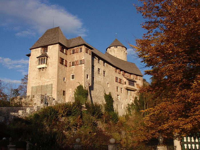 1024px-Schloss_Matzen_2 (700x525, 103Kb)