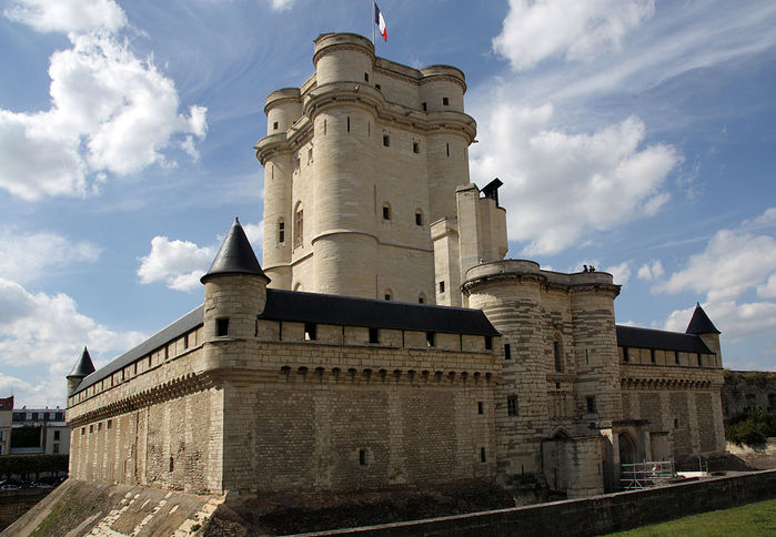 1024px-Chateau-de-Vincennes-donjon (700x484, 74Kb)