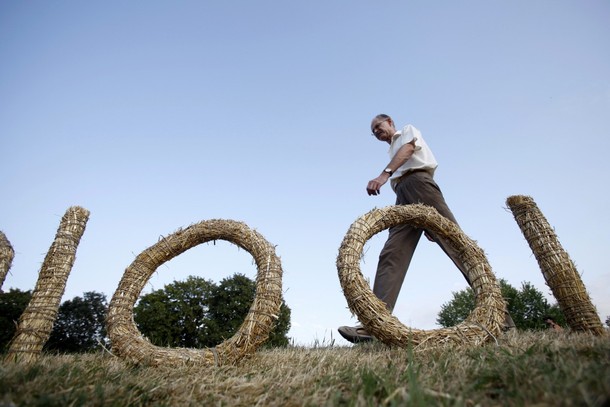 7-й солома лэнд-арт фестиваль в Осиек (7th Straw - Land Art Festival in Osijek), Хорватия, 15 июля 2012 года.