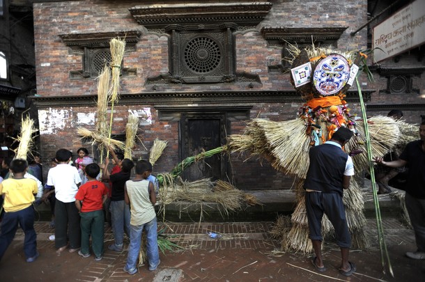 Праздник изгнания демонов 'Gathemangal' или Ghanta Karna в Бхактапур, Непал, 17 июля 2012 года