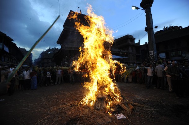 Праздник изгнания демонов 'Gathemangal' или Ghanta Karna в Бхактапур, Непал, 17 июля 2012 года