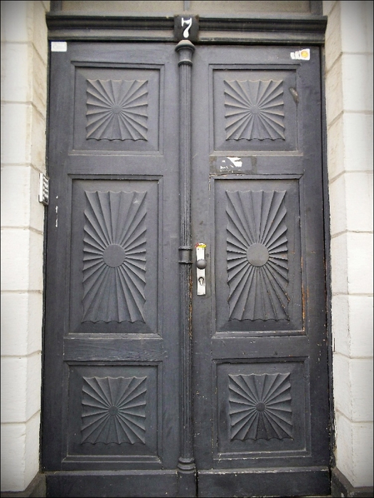 Дверь в Старом городе. Дюссельдорф.