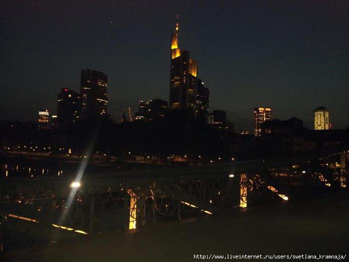 Frankfurt nachts (700x525, 103Kb)
