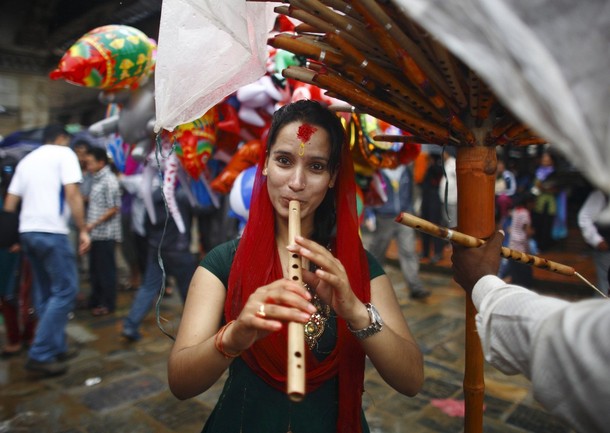 Накануне индусского фестиваля 'Джанмаштами' в Мумбаи, 9 августа 2012 года.