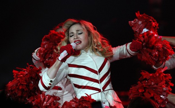 Мадонна выступает на сцене во время своего MDNA тура в Санкт-Петербурге, 09 августа 2012 года.