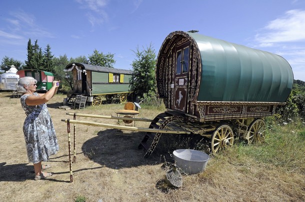 Музей 'Один век праздника прицепов' в Saint-Quentin-la-Poterie, Франция, 07 августа 2012 года