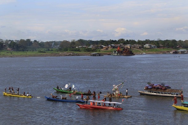 Река Амазонка - одно из семи природных чудес света, Икитос, 13 августа 2012 года